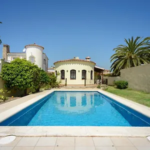 https://casa-fluvia-empuriabrava.topcostabravahotels.com